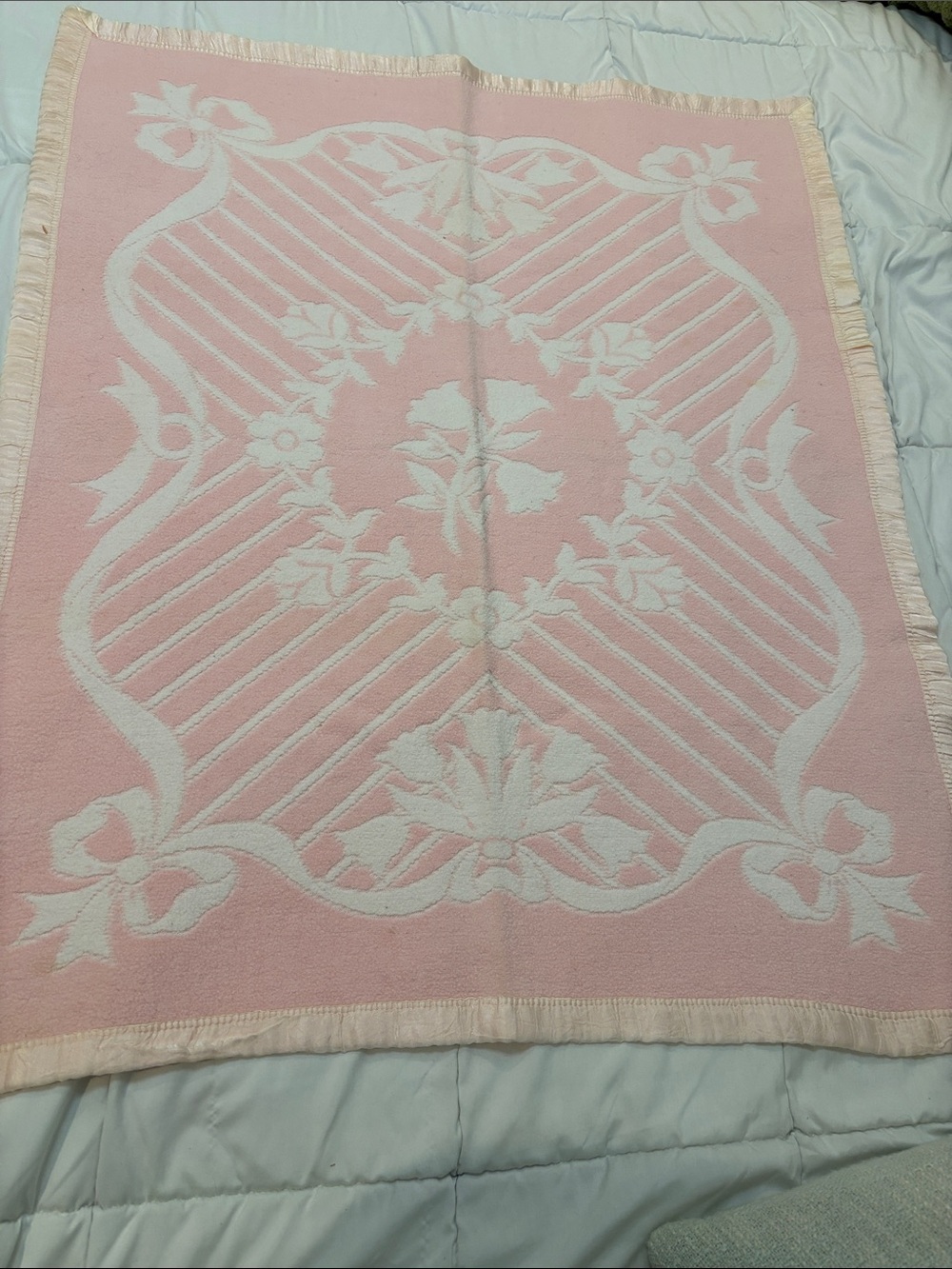 Vintage Pink White Woven Baby Blanket Satin Ruffle Trim Floral Lattice Medallion